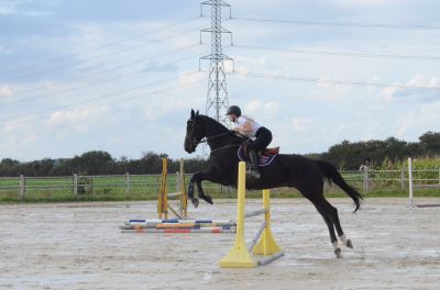 Cours de saut : Léa et Timoun